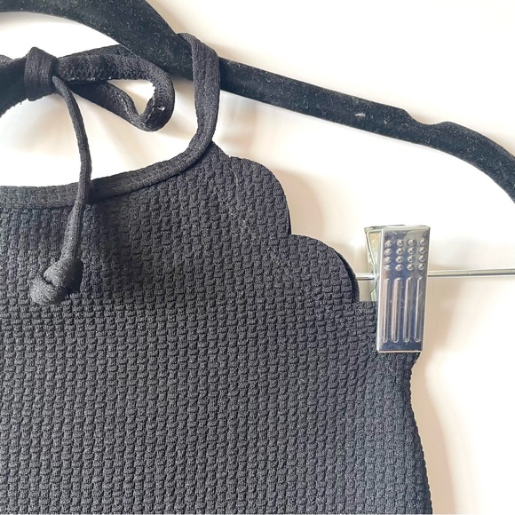 Old Navy Scalloped onepiece bathing suit - Picture 4 of 6